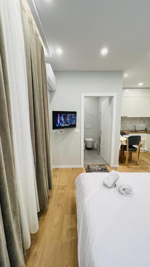 Kristi Apartments 01 Tirana Esterno foto